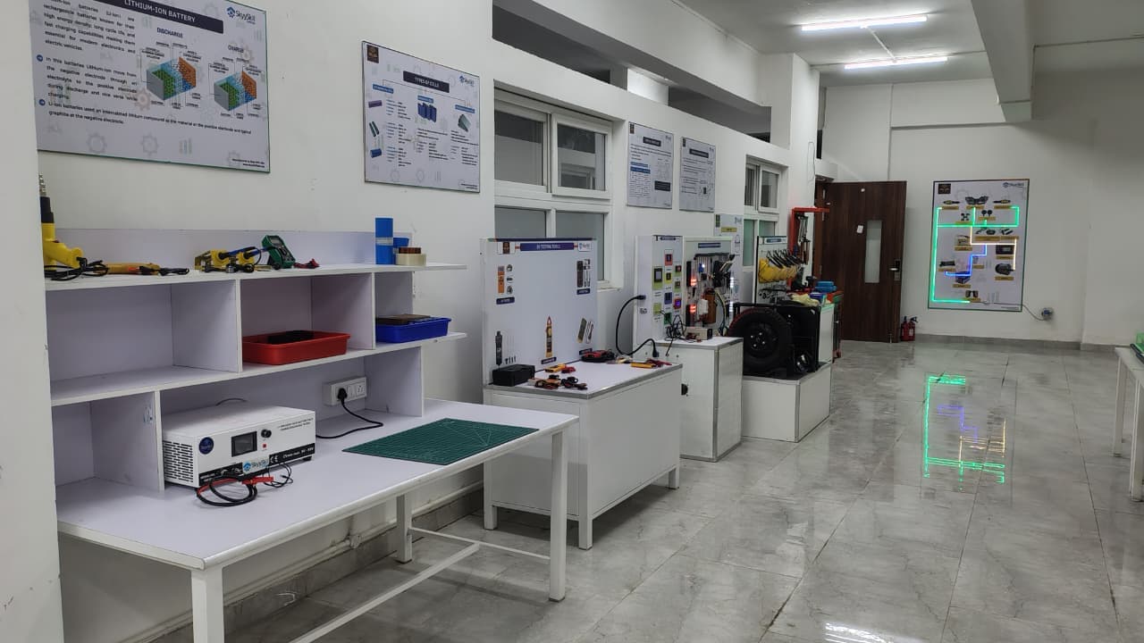 EV lab installed at GM University, Davanagere, Karnataka - photo 1 of 4