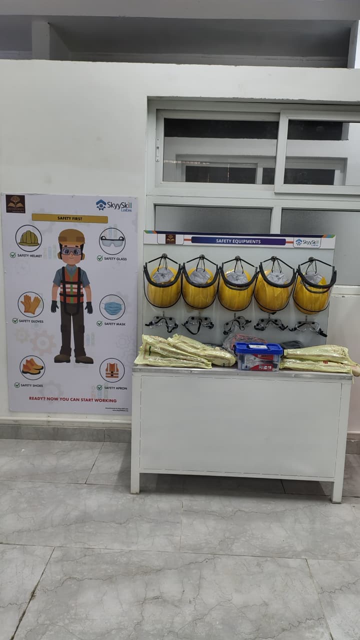 EV lab installed at GM University, Davanagere, Karnataka - photo 2 of 4