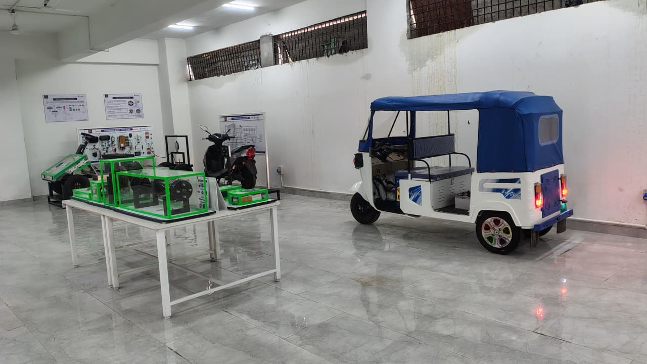 EV lab installed at GM University, Davanagere, Karnataka - photo 4 of 4