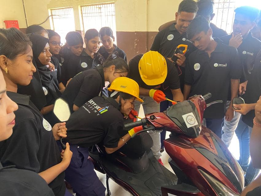 EV lab installed at Government Polytechnic, Kendrapara, Odisha - photo 2 of 2