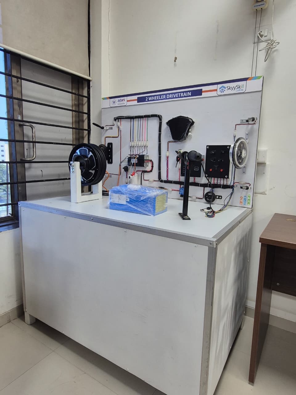 EV & Solar lab installed at Adani University, Ahmedabad, Gujarat - photo 2 of 4